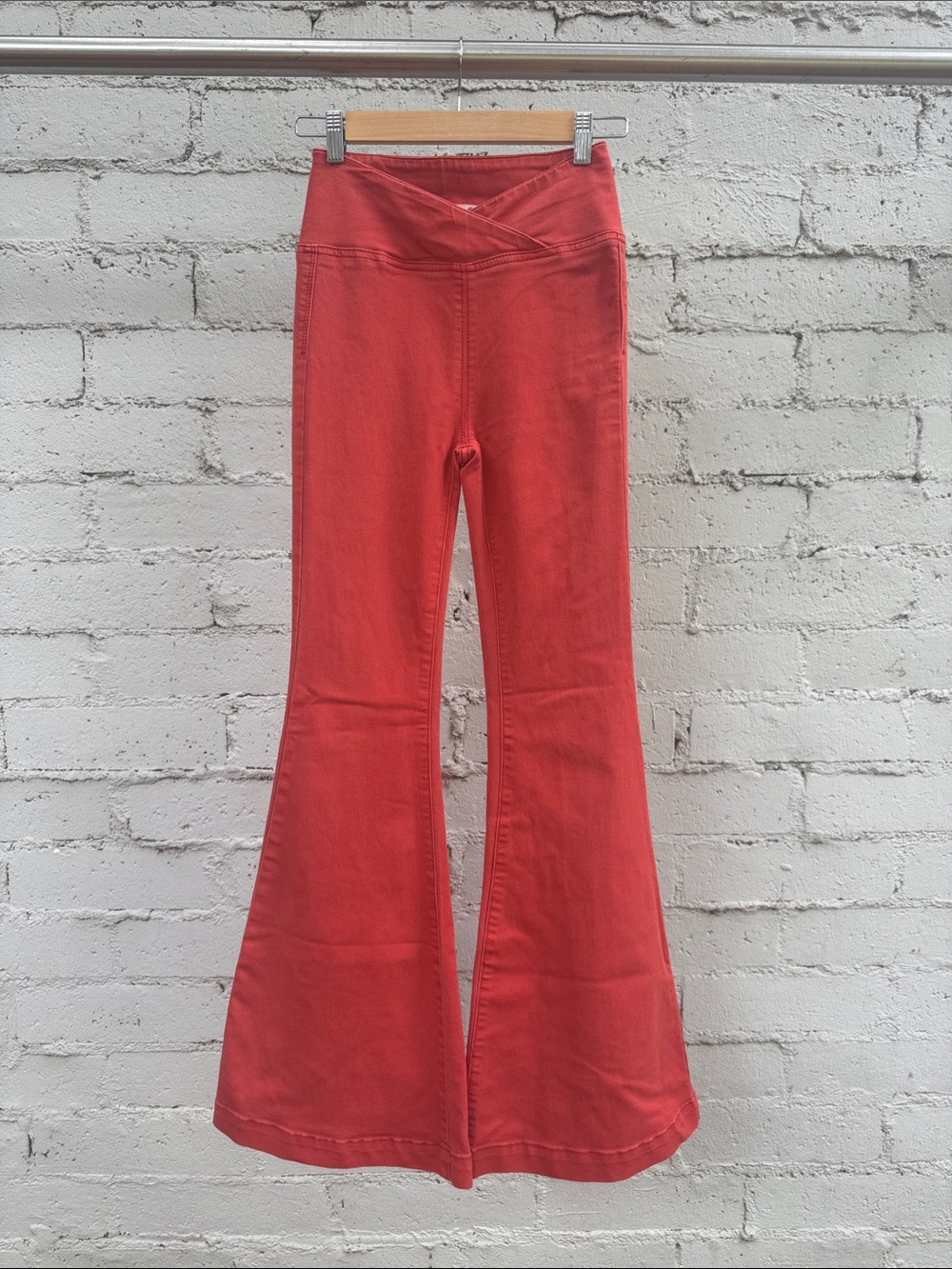 Free People We The Free Pull-On Flare Jeans Coral Red Orange Size 24 - Picture 7 of 14
